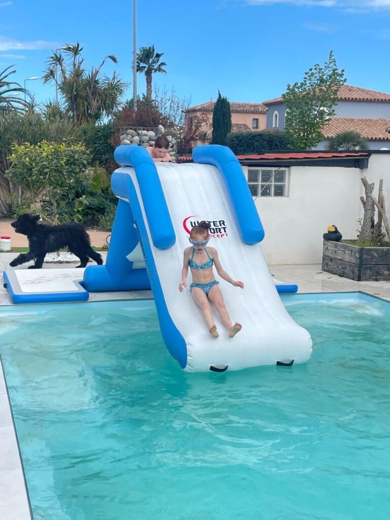 toboggan gonflable piscine