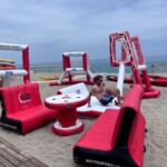 meuble gonflable personnalisé, mobilier gonflable sur-mesure, sofa gonflable design, mobilier événementiel gonflable, meuble yachting personnalisé, lounge gonflable, mobilier de plage premium.