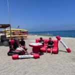 meuble gonflable personnalisé, mobilier gonflable sur-mesure, sofa gonflable design, mobilier événementiel gonflable, meuble yachting personnalisé, lounge gonflable, mobilier de plage premium.